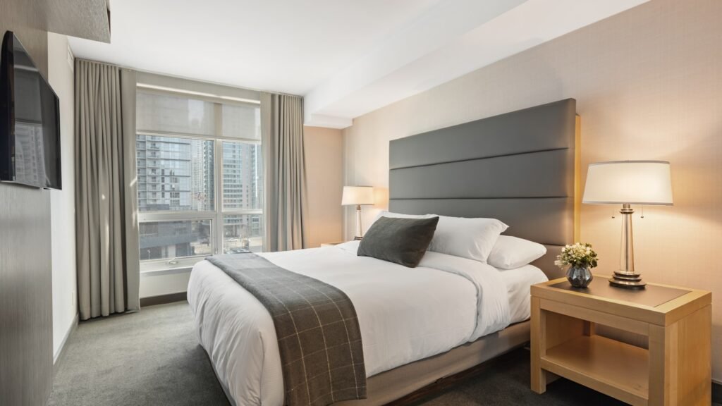 Neutral bedroom with flippable mattress setup
